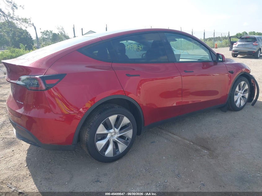 2024 Tesla Model y VIN 7SAYGDEE8RA275057 IAAI salvage auction — FRONT END, Clear Claim Paid (Wisconsin), sold $8,000 on 2026-07-29 (photo 4)