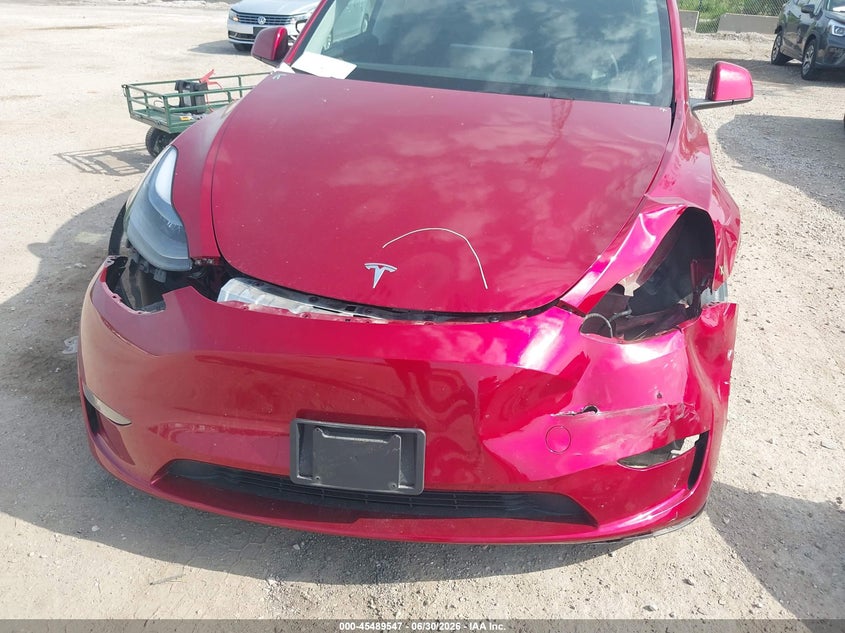 2024 Tesla Model y VIN 7SAYGDEE8RA275057 IAAI salvage auction — FRONT END, Clear Claim Paid (Wisconsin), sold $8,000 on 2026-07-29 (photo 6)