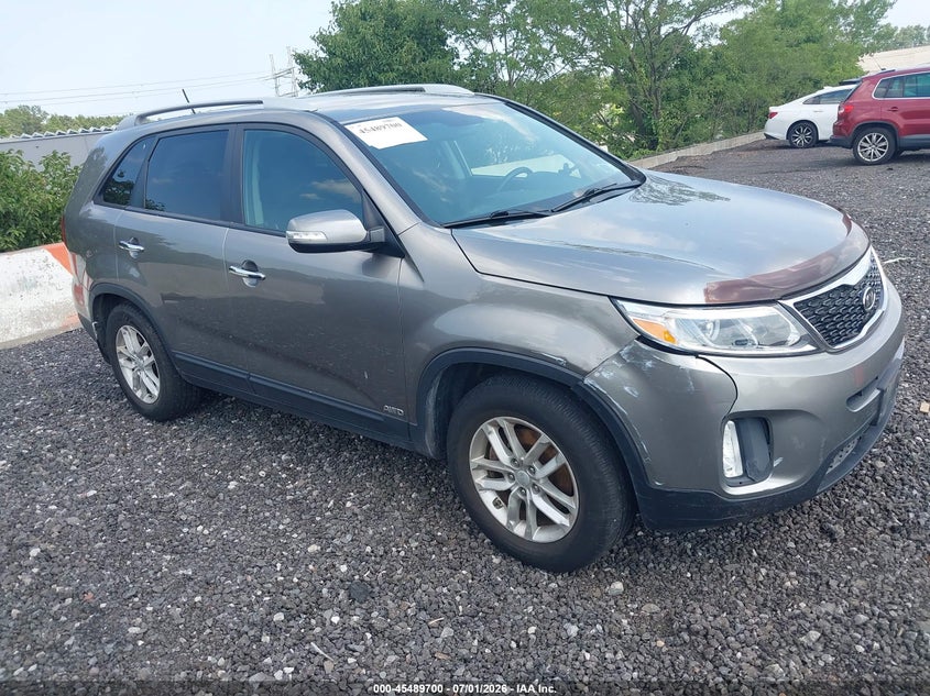 2015 Kia Sorento VIN 5XYKTDA68FG583043 IAAI salvage auction — NORMAL WEAR, Clear (New York), sold $800 on 2026-07-28 (photo 1)