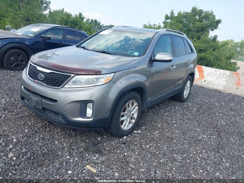 2015 Kia Sorento VIN 5XYKTDA68FG583043 IAAI salvage auction — NORMAL WEAR, Clear (New York), sold $800 on 2026-07-28 (photo 2)