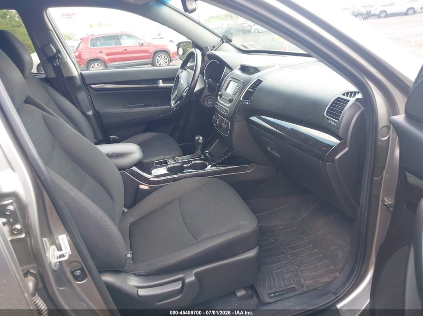 2015 Kia Sorento VIN 5XYKTDA68FG583043 IAAI salvage auction — NORMAL WEAR, Clear (New York), sold $800 on 2026-07-28 (photo 5)