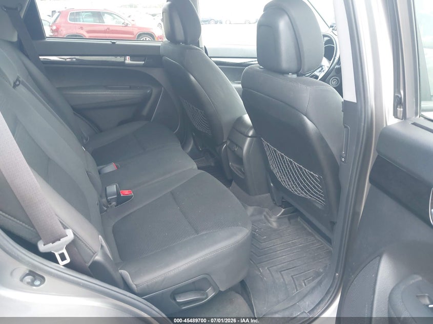 2015 Kia Sorento VIN 5XYKTDA68FG583043 IAAI salvage auction — NORMAL WEAR, Clear (New York), sold $800 on 2026-07-28 (photo 8)