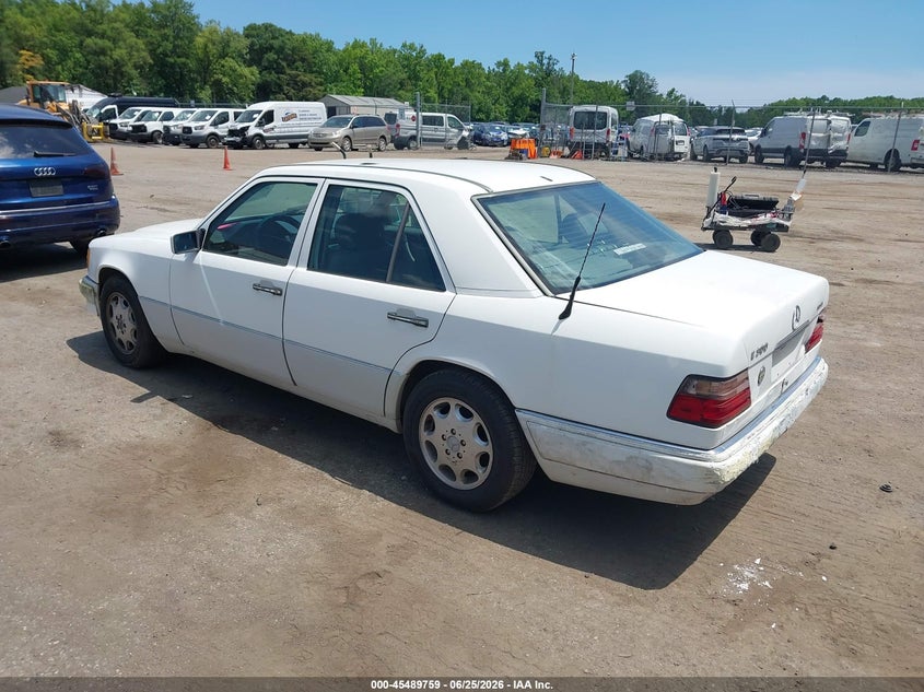 1995 Mercedes-benz E-class VIN WDBEB31E9SC060533 IAAI salvage auction — NORMAL WEAR, Clear (Maryland), sold $600 on 2026-07-14 (photo 3)