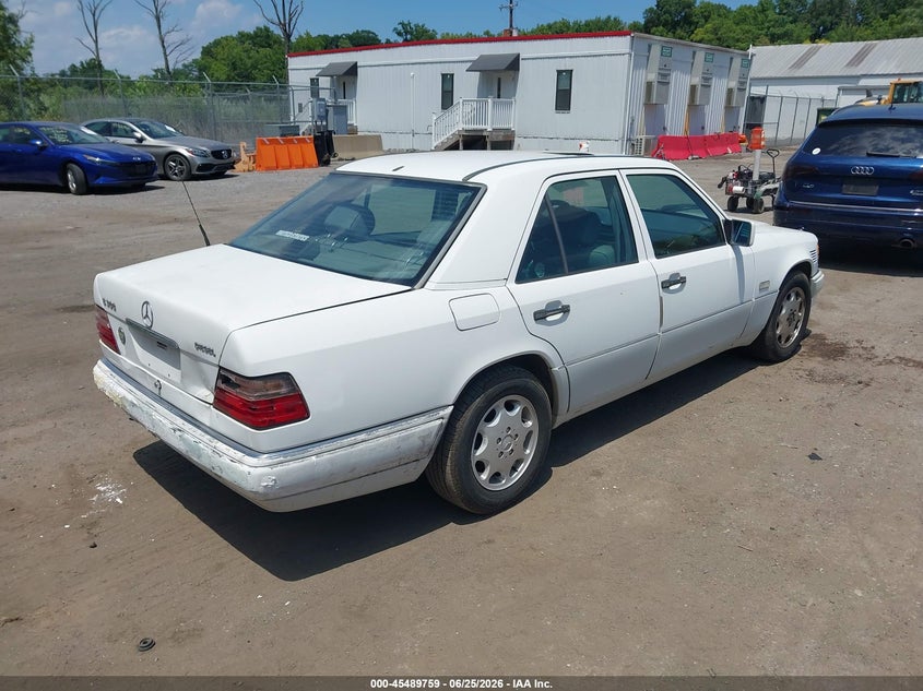 1995 Mercedes-benz E-class VIN WDBEB31E9SC060533 IAAI salvage auction — NORMAL WEAR, Clear (Maryland), sold $600 on 2026-07-14 (photo 4)