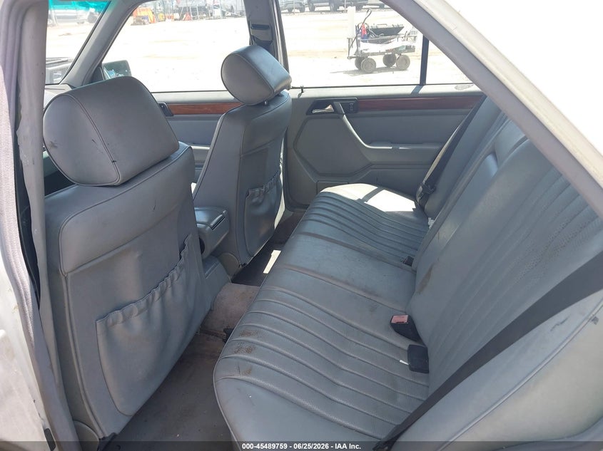 1995 Mercedes-benz E-class VIN WDBEB31E9SC060533 IAAI salvage auction — NORMAL WEAR, Clear (Maryland), sold $600 on 2026-07-14 (photo 8)