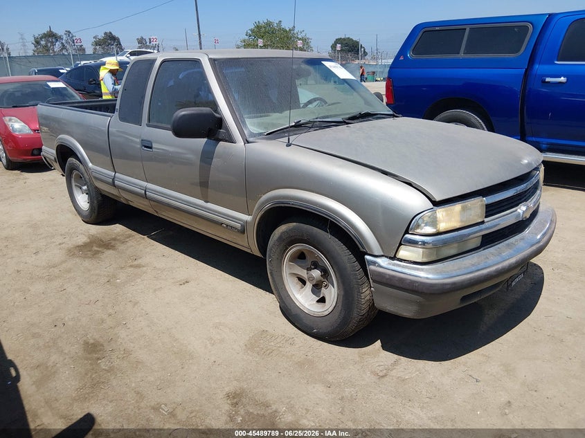 1998 Chevrolet S-10 VIN 1GCCS1946W8192408 — IAAI salvage auction photo