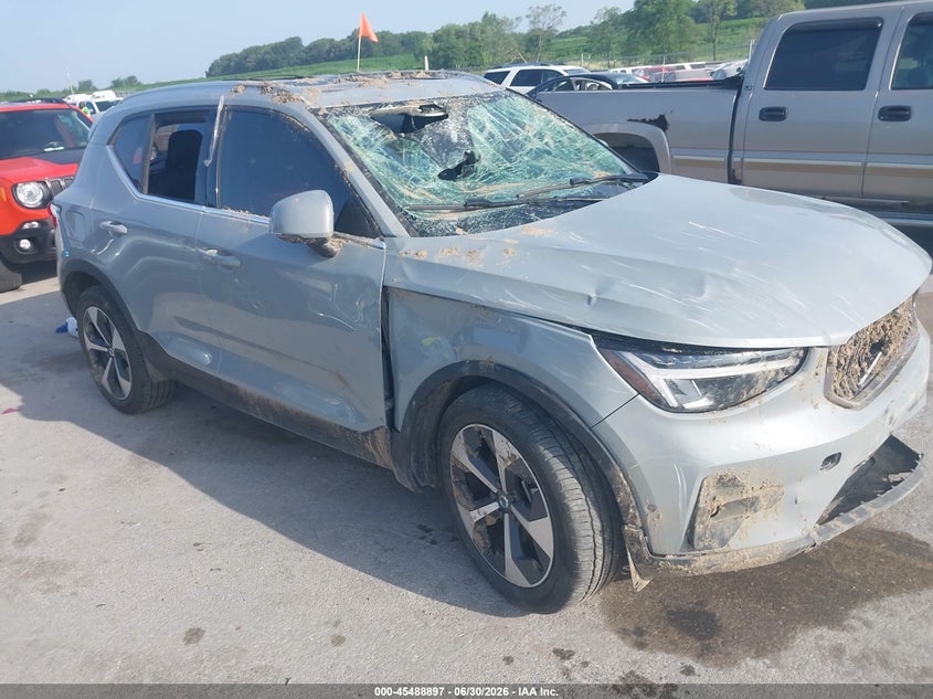2025 Volvo Xc40 VIN YV4L12UE8S2482054 IAAI salvage auction — FRONT & REAR, Salvage Title, sold $3,000 on 2026-08-27 (photo 1)