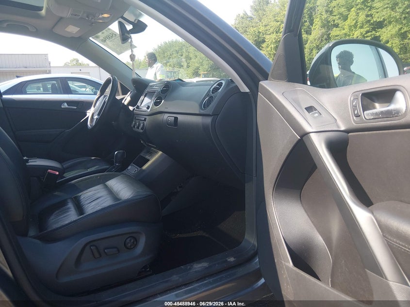 2016 Volkswagen Tiguan VIN WVGBV7AX9GW564943 IAAI salvage auction — FRONT END, Salvage (Connecticut), sold $2,450 on 2026-07-16 (photo 5)