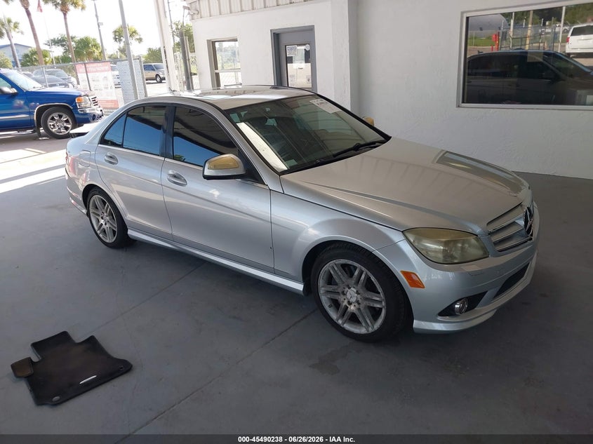 2008 Mercedes-benz C-klasse VIN WDDGF56X28F067714 IAAI salvage auction — REAR END, Rebuildable (Florida), sold $575 on 2026-07-29 (photo 1)