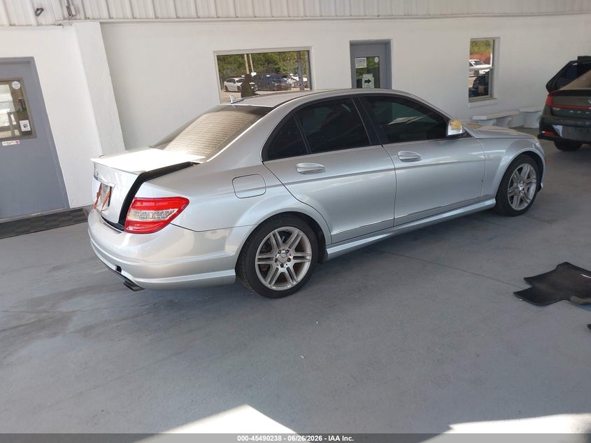 2008 Mercedes-benz C-klasse VIN WDDGF56X28F067714 IAAI salvage auction — REAR END, Rebuildable (Florida), sold $575 on 2026-07-29 (photo 4)