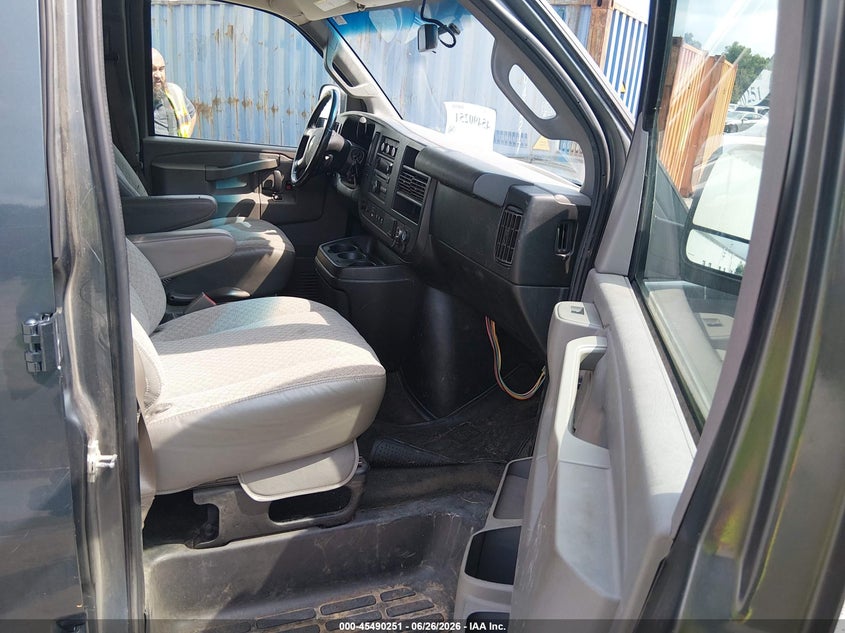 2017 Chevrolet Express 3500 VIN 1GAZGPFG7H1266386 IAAI salvage auction — NORMAL WEAR, Sf97 (Washington), sold $25 on 2026-09-09 (photo 5)