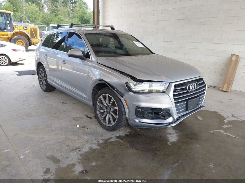 2018 Audi Q7 VIN WA1VAAF77JD048239 IAAI salvage auction — RIGHT FRONT, Salvage Title, sold $7,775 on 2026-08-23 (photo 1)