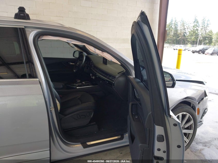 2018 Audi Q7 VIN WA1VAAF77JD048239 IAAI salvage auction — RIGHT FRONT, Salvage Title, sold $7,775 on 2026-08-23 (photo 5)