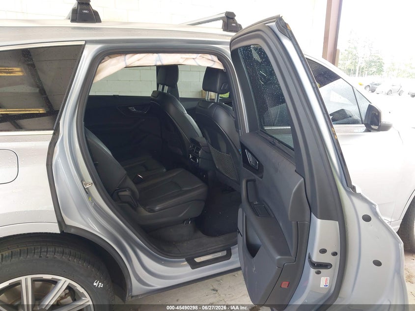 2018 Audi Q7 VIN WA1VAAF77JD048239 IAAI salvage auction — RIGHT FRONT, Salvage Title, sold $7,775 on 2026-08-23 (photo 8)