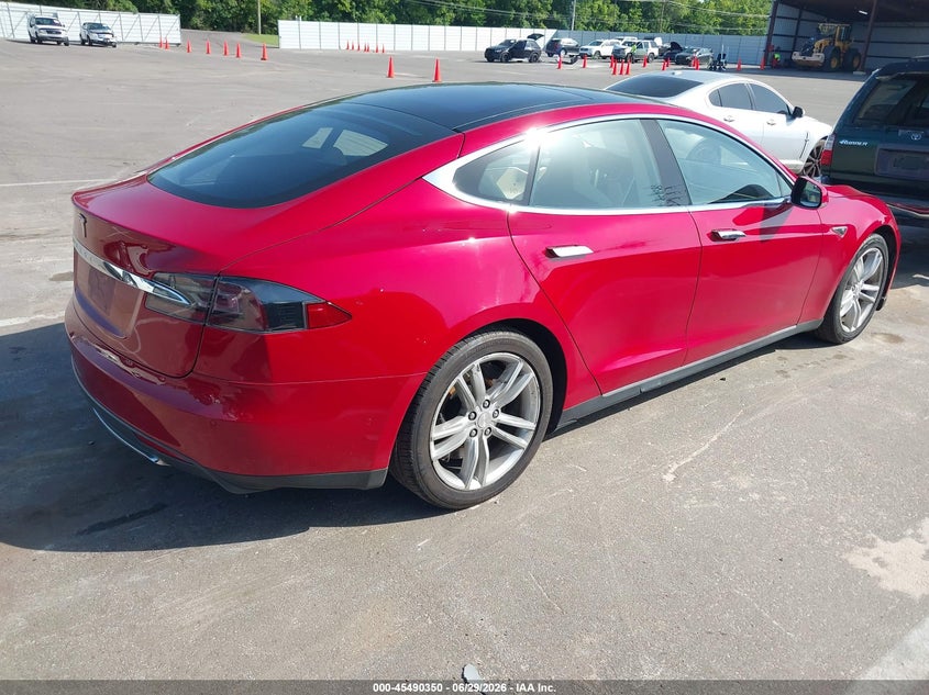 2014 Tesla Model s VIN 5YJSA1S1XEFP56283 IAAI salvage auction — NORMAL WEAR, Clear (Tennessee), sold $2,800 on 2026-07-28 (photo 4)