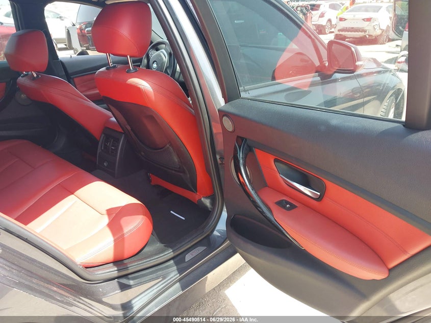 2012 BMW 3er VIN WBA3A5C51CF259576 IAAI salvage auction — FRONT END, Original (Texas), sold $2,200 on 2026-08-11 (photo 8)
