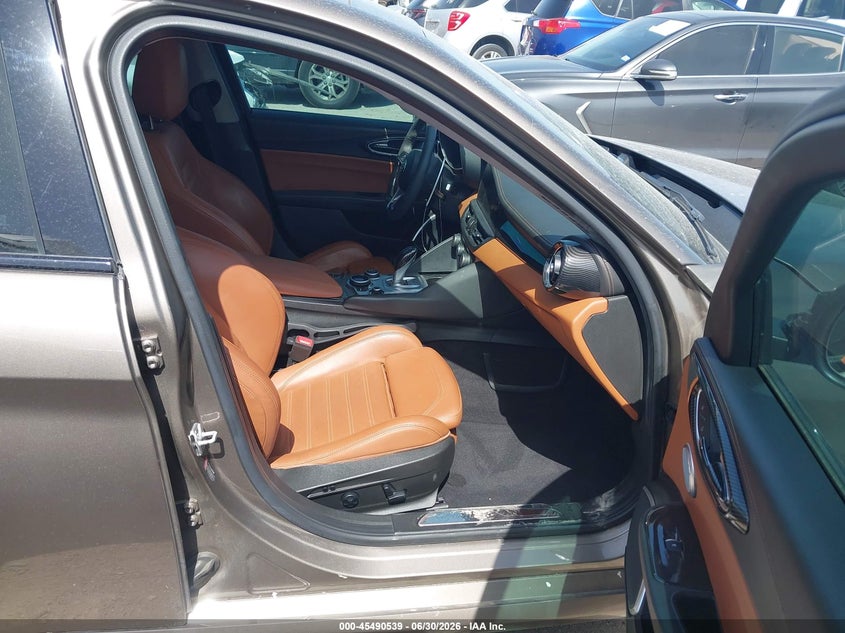 2019 Alfa romeo Giulia VIN ZARFANBN8K7602867 IAAI salvage auction — HAIL, Original (Texas), sold $9,275 on 2026-09-01 (photo 5)