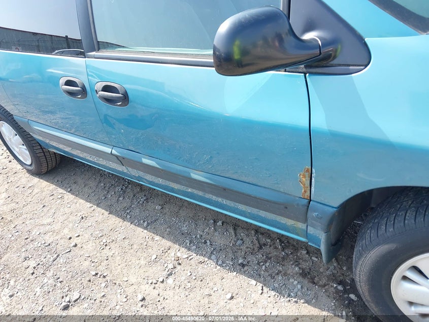 1998 Plymouth Grand voyager VIN 1P4GP44R9WB705740 IAAI salvage auction — NORMAL WEAR, Clear (New York), sold $450 on 2026-07-07 (photo 6)