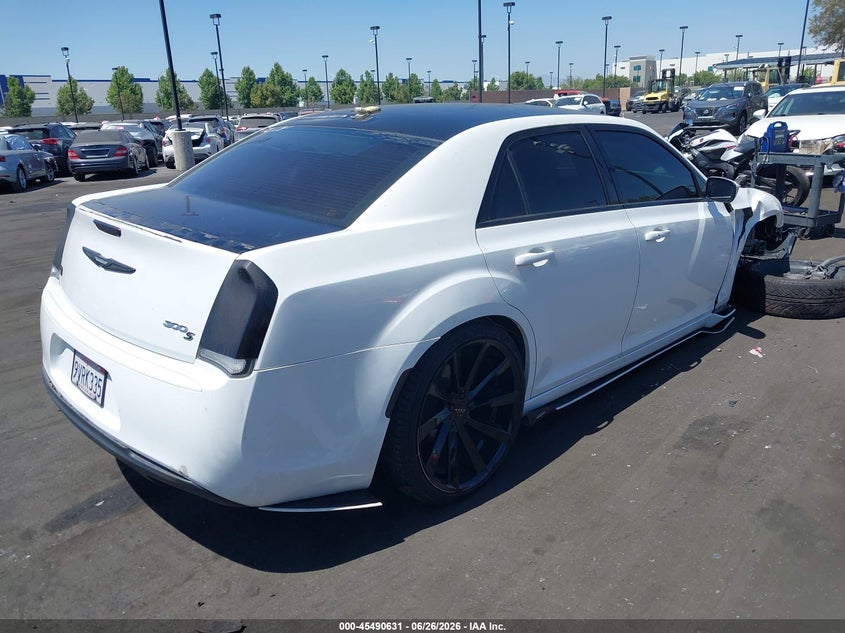 2019 Chrysler 300 VIN 2C3CCABG0KH515071 IAAI salvage auction — SIDE, Salvage Title, sold $1,350 on 2026-07-10 (photo 4)