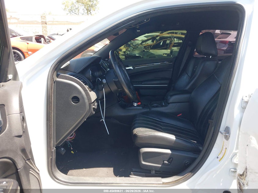 2019 Chrysler 300 VIN 2C3CCABG0KH515071 IAAI salvage auction — SIDE, Salvage Title, sold $1,350 on 2026-07-10 (photo 5)