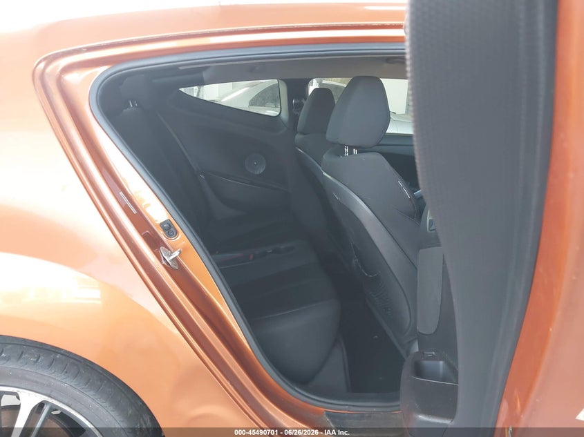 2015 Hyundai Veloster VIN KMHTC6ADXFU241747 IAAI salvage auction — NORMAL WEAR, Clear (Florida), sold $225 on 2026-07-15 (photo 8)