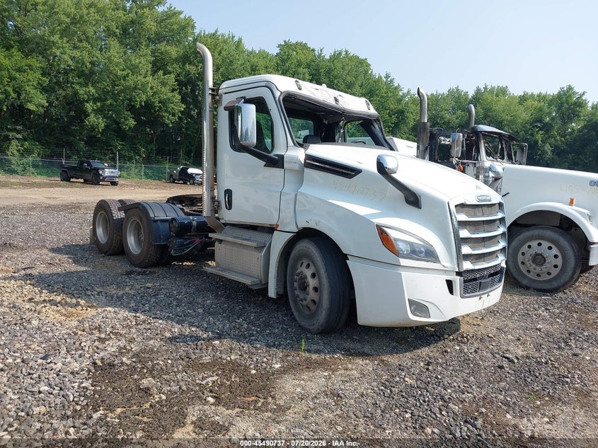 2019 Freightliner New cascadia 126 VIN 1FUJHLDRXKLKJ3328 — IAAI salvage auction photo