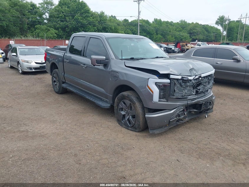 2022 Ford F-150 VIN 1FT6W1EV6NWG10038 IAAI salvage auction — FRONT END, Wait Title, sold $13,200 on 2026-08-06 (photo 1)