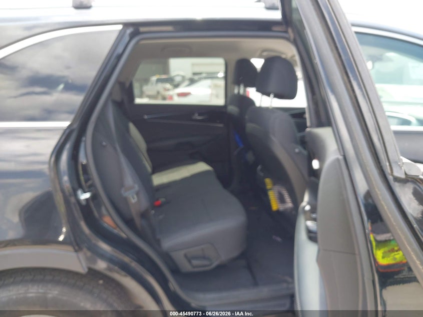2017 Kia Sorento VIN 5XYPGDA31HG253988 IAAI salvage auction — NORMAL WEAR, Clear (Arizona), sold $2,850 on 2026-07-28 (photo 8)