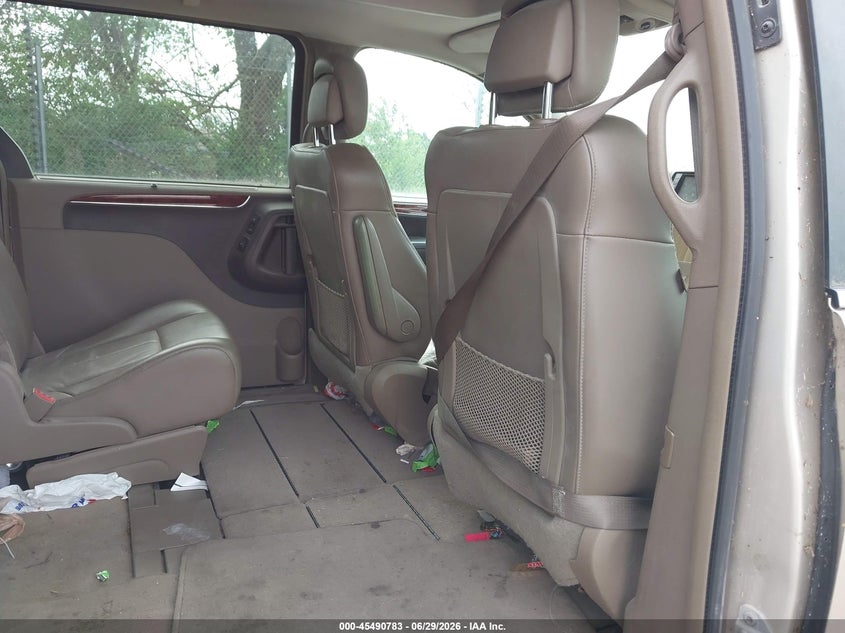 2012 Chrysler Town & country VIN 2C4RC1GG9CR237250 IAAI salvage auction — NORMAL WEAR, Clear-Endorsement (Wisconsin), sold $275 on 2026-07-11 (photo 8)