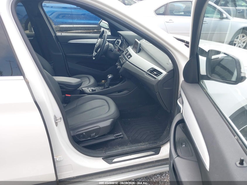 2018 BMW X1 VIN WBXHT3C39J5F92722 IAAI salvage auction — LEFT SIDE, Salvage (Ohio), sold $3,450 on 2026-07-29 (photo 5)