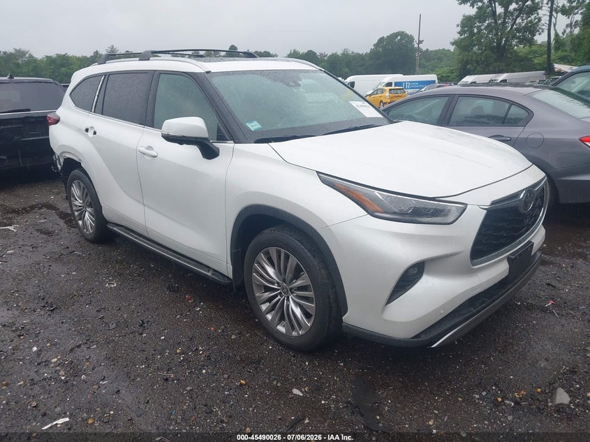 2024 Toyota Highlander VIN 5TDKDRBH9RS563580 — IAAI salvage auction photo