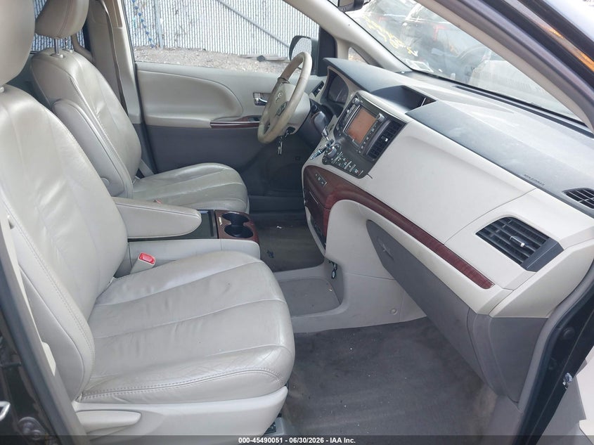 2011 Toyota Sienna VIN 5TDYK3DC7BS158757 IAAI salvage auction — REAR END, Mv-907A (New York), sold $2,000 on 2026-07-21 (photo 5)