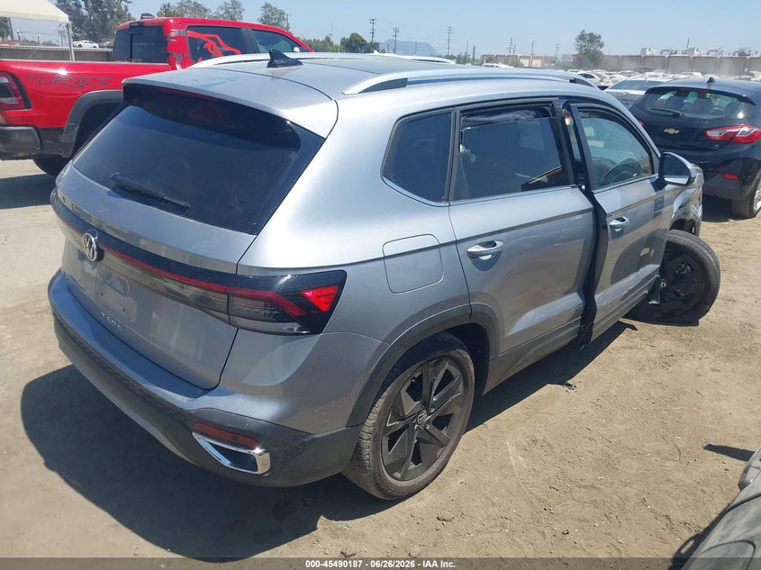 2025 Volkswagen Taos VIN 3VVEC7B25SM085715 IAAI salvage auction — SIDE, Salvage Title, sold $8,300 on 2026-08-22 (photo 4)