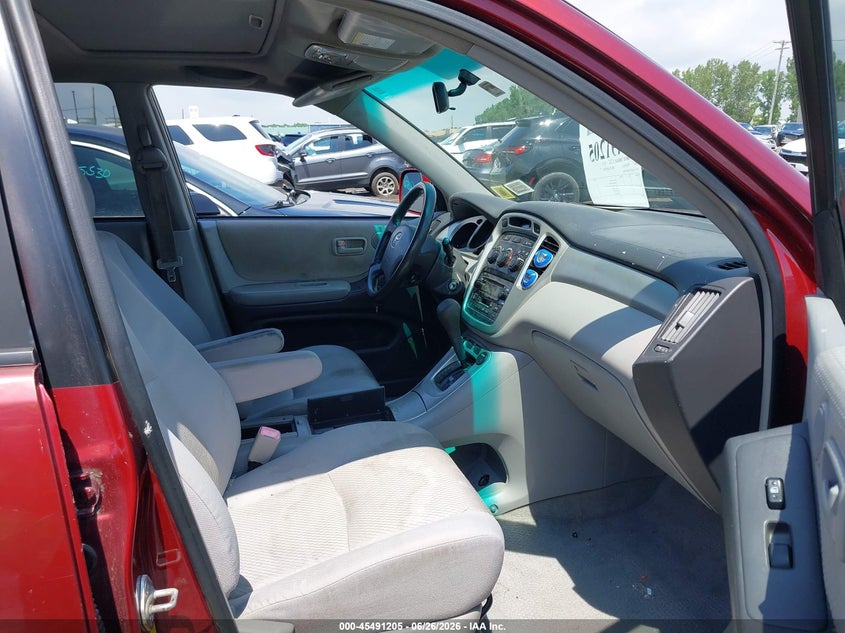 2004 Toyota Highlander VIN JTEEP21A040044389 IAAI salvage auction — NORMAL WEAR, Clear (New York), sold $250 on 2026-07-15 (photo 5)