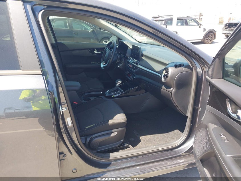 2019 Kia Forte VIN 3KPF34AD3KE043011 IAAI salvage auction — REAR END, Salvage Title, sold $3,500 on 2026-07-18 (photo 5)
