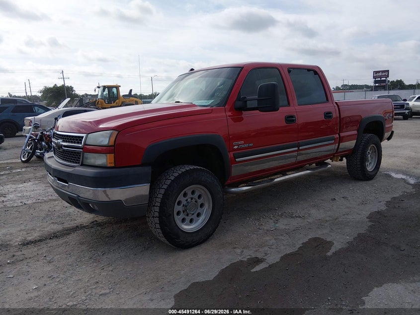 2005 Chevrolet Silverado 2500 VIN 1GCHK23275F897831 IAAI salvage auction — HAIL, Salvage (Kansas), sold $8,100 on 2026-07-23 (photo 2)