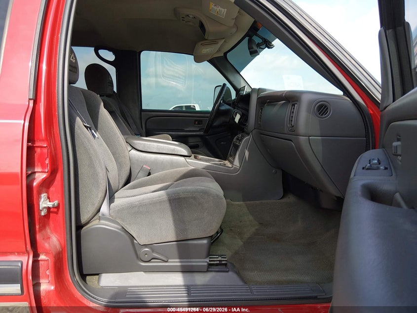 2005 Chevrolet Silverado 2500 VIN 1GCHK23275F897831 IAAI salvage auction — HAIL, Salvage (Kansas), sold $8,100 on 2026-07-23 (photo 5)