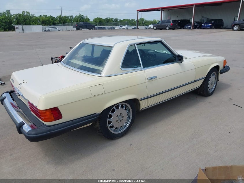 1983 Mercedes-benz 380 VIN WDBBA45A5DB028190 IAAI salvage auction — NORMAL WEAR, Original (Texas), sold $3,100 on 2026-07-24 (photo 4)