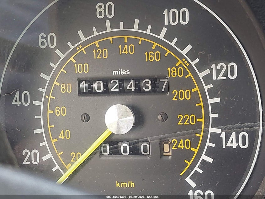 1983 Mercedes-benz 380 VIN WDBBA45A5DB028190 IAAI salvage auction — NORMAL WEAR, Original (Texas), sold $3,100 on 2026-07-24 (photo 7)