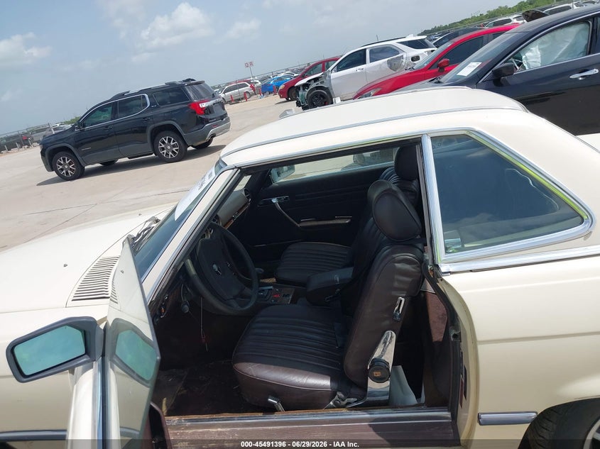 1983 Mercedes-benz 380 VIN WDBBA45A5DB028190 IAAI salvage auction — NORMAL WEAR, Original (Texas), sold $3,100 on 2026-07-24 (photo 8)