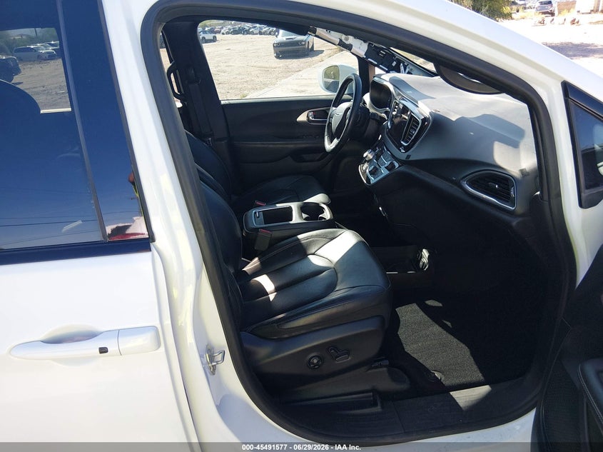 2019 Chrysler Pacifica VIN 2C4RC1EG1KR575940 IAAI salvage auction — ENGINE DAMAGE, Salvage (Arizona), sold $3,000 on 2026-07-11 (photo 5)
