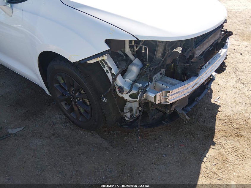 2019 Chrysler Pacifica VIN 2C4RC1EG1KR575940 IAAI salvage auction — ENGINE DAMAGE, Salvage (Arizona), sold $3,000 on 2026-07-11 (photo 6)