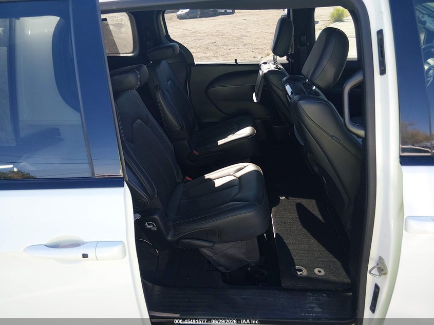 2019 Chrysler Pacifica VIN 2C4RC1EG1KR575940 IAAI salvage auction — ENGINE DAMAGE, Salvage (Arizona), sold $3,000 on 2026-07-11 (photo 8)
