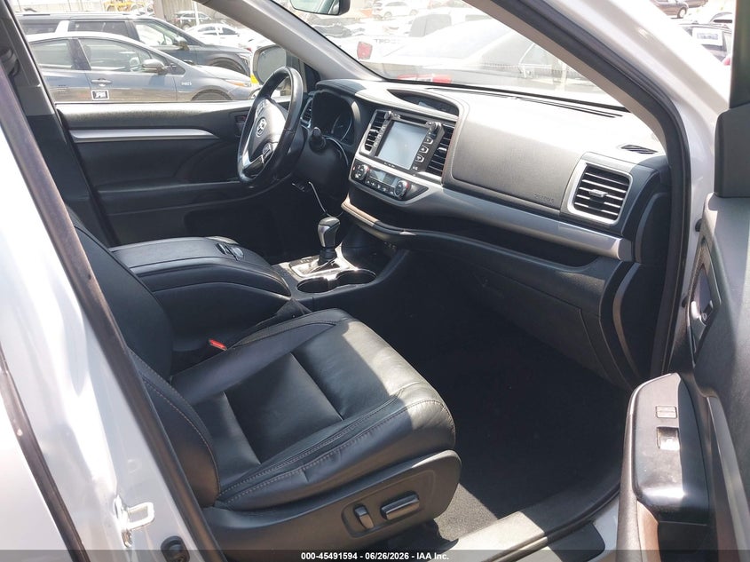 2018 Toyota Highlander VIN 5TDKZRFH5JS538742 IAAI salvage auction — LEFT FRONT, Salvage (California), sold $9,150 on 2026-07-15 (photo 5)