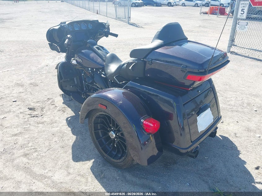 2025 Harley-davidson Tri glide ultra VIN 1HD1MAF11SB857089 IAAI salvage auction — ALL OVER, Rebuildable (Florida), sold $14,800 on 2026-08-18 (photo 3)