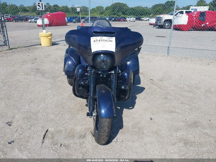 2025 Harley-davidson Tri glide ultra VIN 1HD1MAF11SB857089 IAAI salvage auction — ALL OVER, Rebuildable (Florida), sold $14,800 on 2026-08-18 (photo 5)