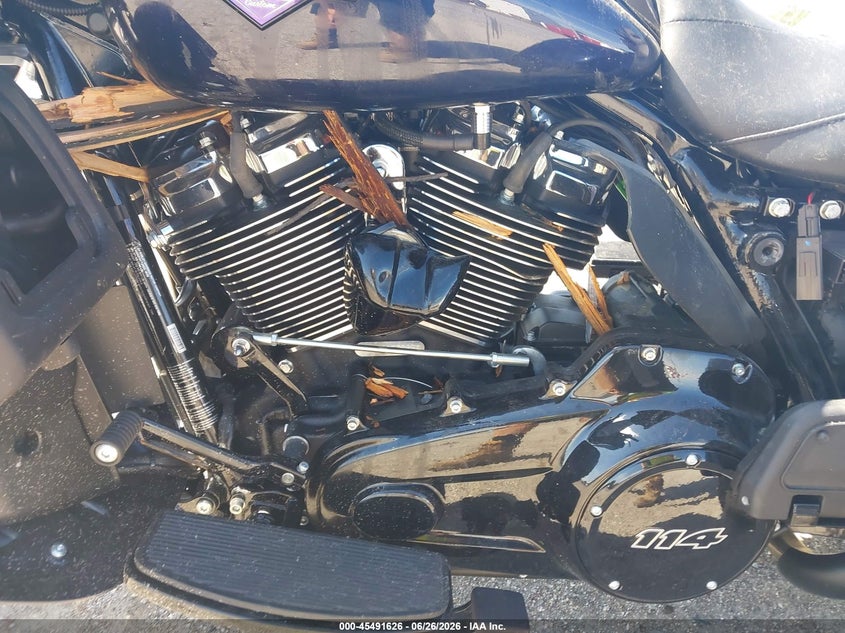 2025 Harley-davidson Tri glide ultra VIN 1HD1MAF11SB857089 IAAI salvage auction — ALL OVER, Rebuildable (Florida), sold $14,800 on 2026-08-18 (photo 9)