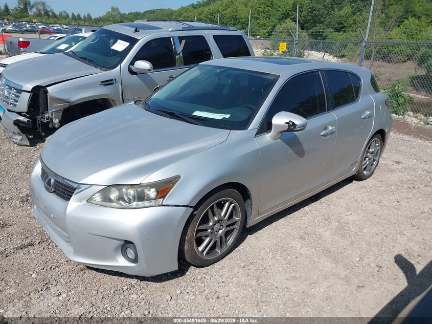 2013 Lexus Ct VIN JTHKD5BH5D2131110 IAAI salvage auction — NORMAL WEAR, Clear (Illinois), sold $2,500 on 2026-07-15 (photo 2)