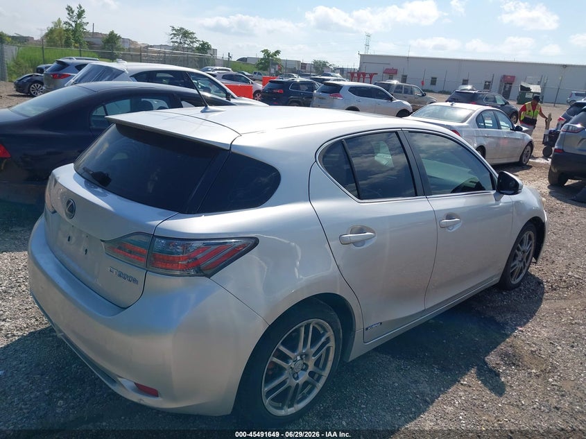 2013 Lexus Ct VIN JTHKD5BH5D2131110 IAAI salvage auction — NORMAL WEAR, Clear (Illinois), sold $2,500 on 2026-07-15 (photo 4)