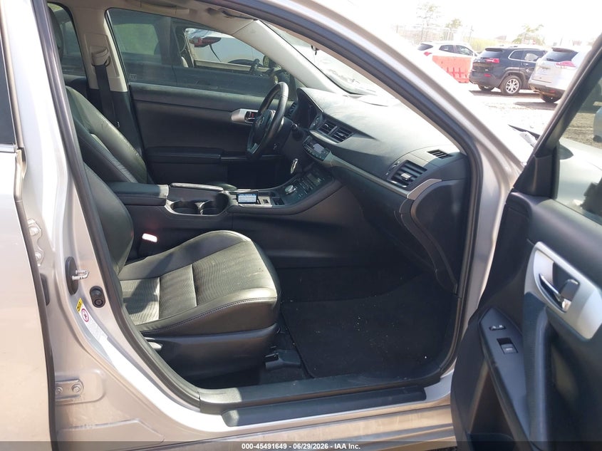 2013 Lexus Ct VIN JTHKD5BH5D2131110 IAAI salvage auction — NORMAL WEAR, Clear (Illinois), sold $2,500 on 2026-07-15 (photo 5)
